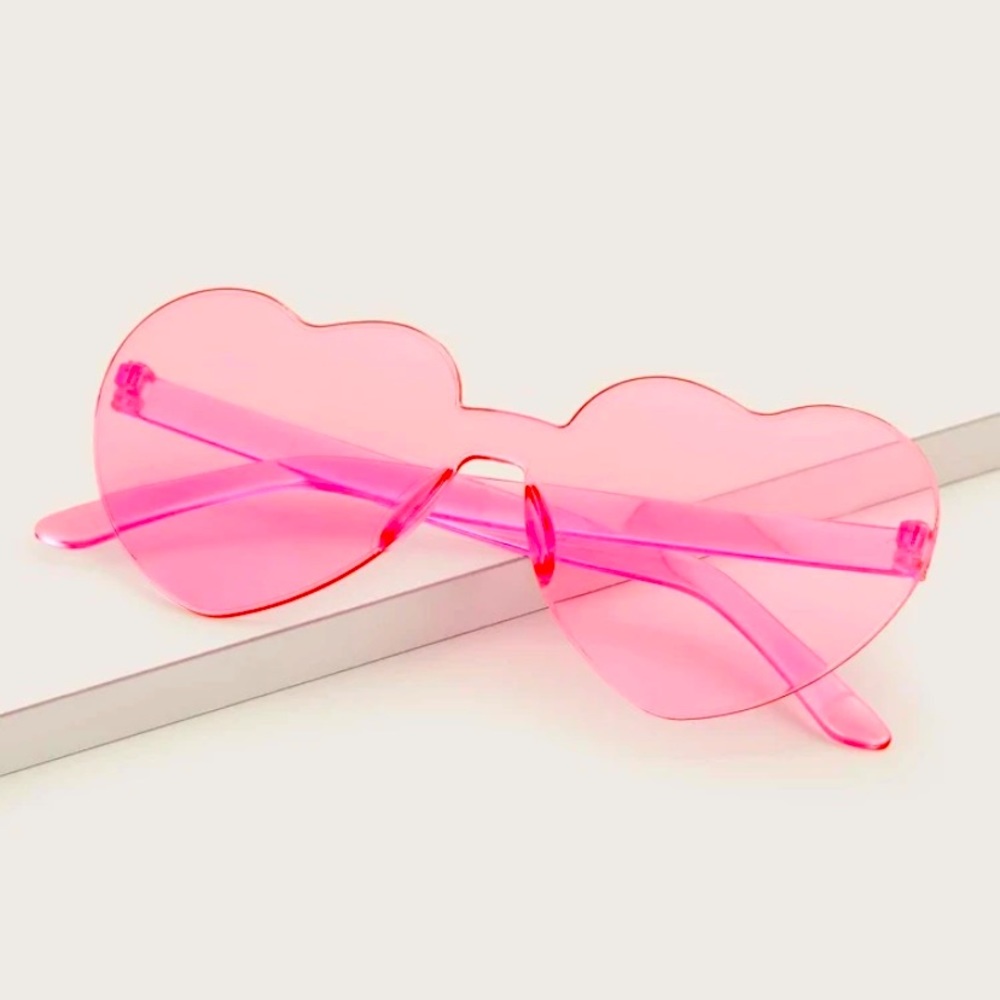 💖 Heart Shaped Sunnies - Picture 3 of 4